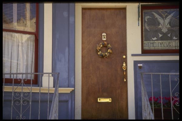 059060 A Simple Wreath On A Simple Door A4 Photo Print