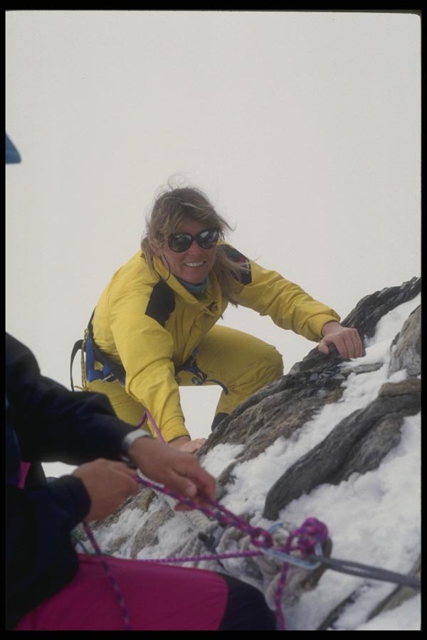 060048 Helping Hands Climbing Pez Ault A4 Photo Print