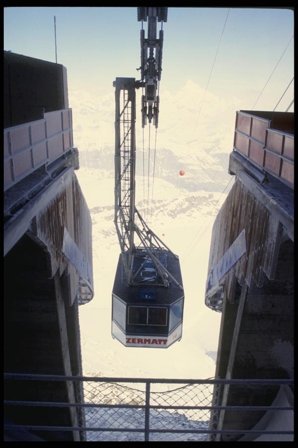 060071 Cable Car Entering Klein Matterhorn Station, 3820 Meters A4 Photo Print