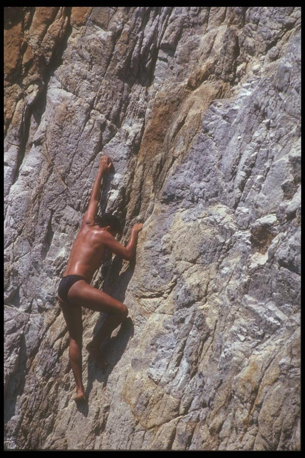 064069 Acapulco Cliff Diver Climbing A4 Photo Print
