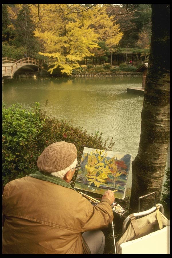 065135 Painter In Autumn Tokyo A4 Photo Print