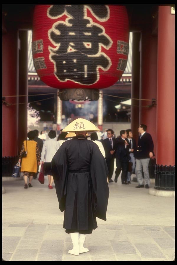065187 Asakusa, Buddhist Monk Tokyo, Japan A4 Photo Print
