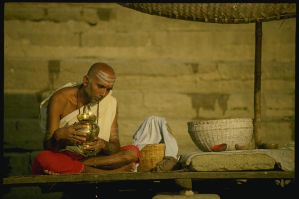 071022 Hindu Priest Making Offerings, Varanasi, Uttar Pradesh A4 Photo Print