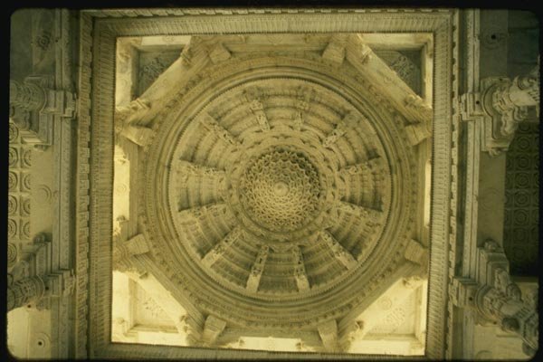 071033 Carved Sandstone Ceiling, Ranakpur Temple, Rajasthan A4 Photo Print