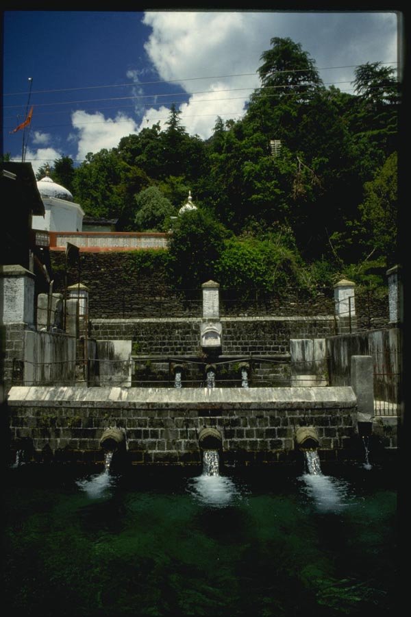 071069 Bathing Pools, Bagsunath Temple, Himachal Pradesh A4 Photo Print