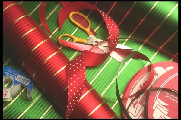 072004 Gift wrapping Accessories A4 Photo Print