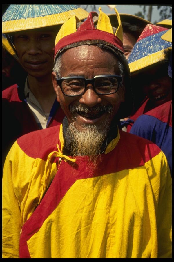 076001 Bearded Man In Yellow Costume A4 Photo Print