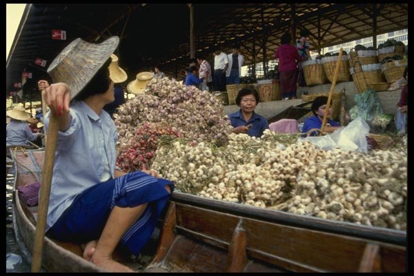 076044 Woman Selling Garlic From Boat A4 Photo Print
