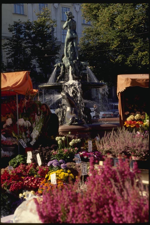 078012 The Nude Woman Statue, Helsinki A4 Photo Print