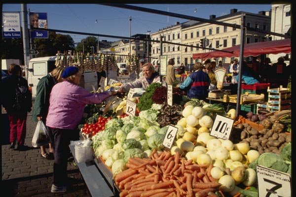 078029 Market Square, Helsinki A4 Photo Print