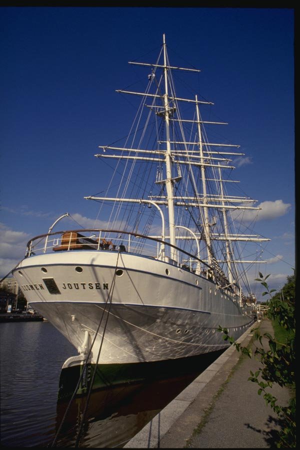 078073 The Swan Of Finland , Turku A4 Photo Print