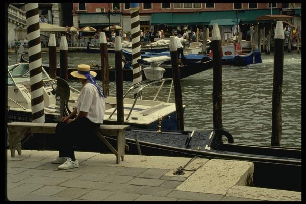 079043 Riva Del Vin Square (Gondola Port ), Venice A4 Photo Print