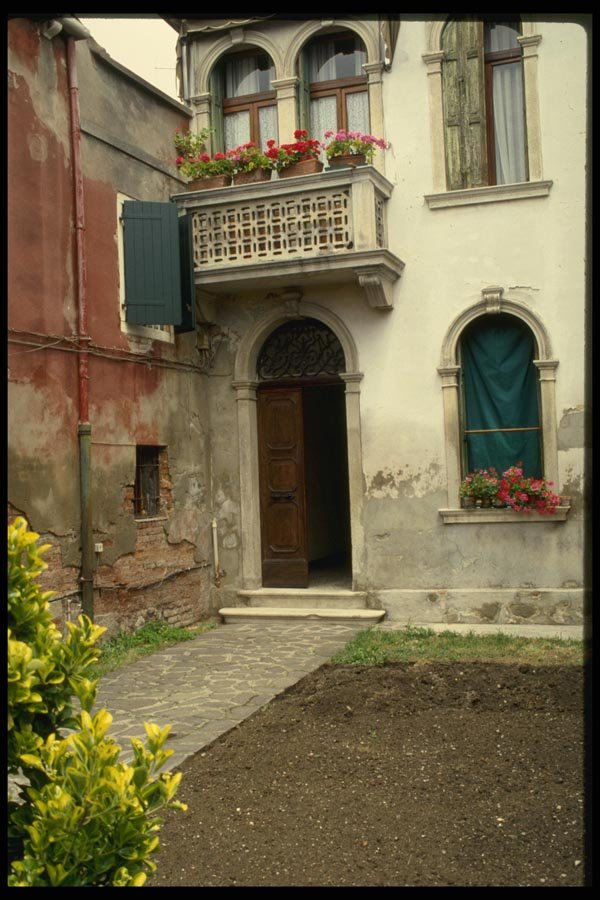 079054 Venice Garden A4 Photo Print