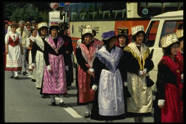 079074 Parade In Menaggio, Murano A4 Photo Print