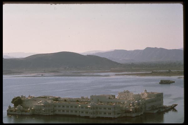 080069 Udaipur, Lake Palace A4 Photo Print