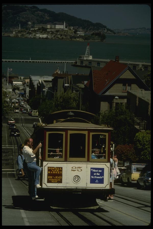 082039 Hyde Street Cable Car A4 Photo Print