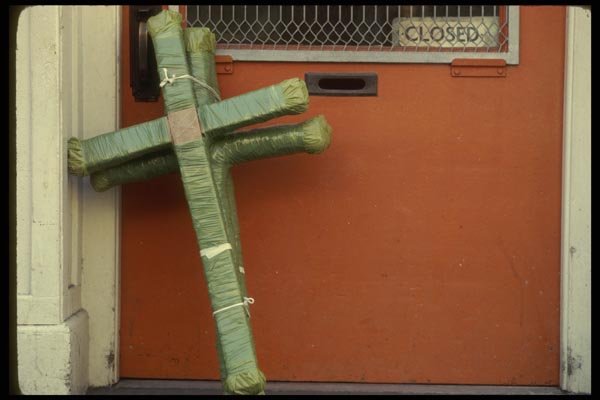 082053 Crosses Chinatown A4 Photo Print