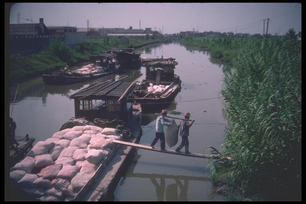 085065 Man With Sack, Near Shanghai A4 Photo Print