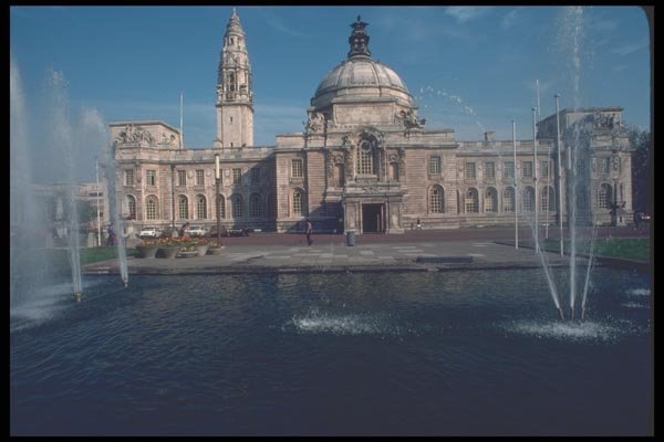 095004 Cardiff City Hall A4 Photo Print