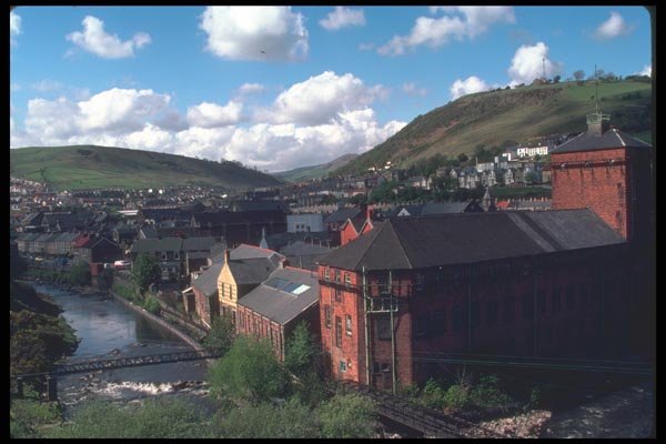 095013 The Rhondda Valley, Pontypridd A4 Photo Print