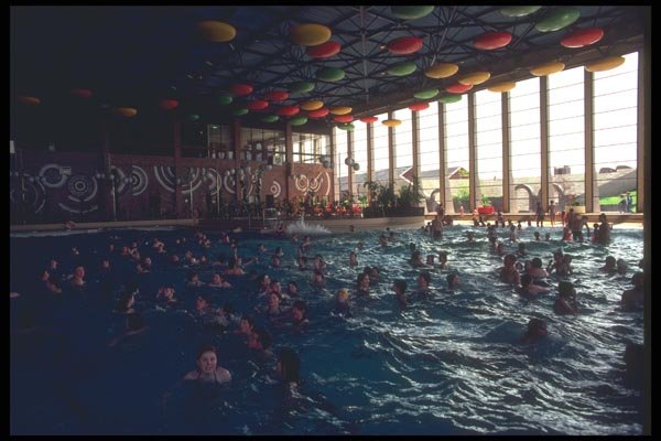 095019 Swansea, Leisure Centre, Wave Motion A4 Photo Print