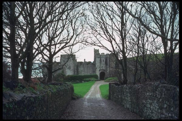 095032 Manorbier Castle Remains, Begun In 1275 A4 Photo Print