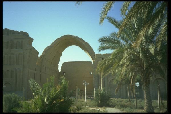 098062 Arch Of Khusrow II, 7th Century, Ctesiphon, Iraq A4 Photo Print