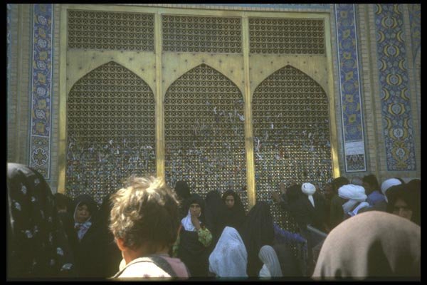 098069 Pilgrims At Tomb Of Imam Reza, Mashhad, Iran A4 Photo Print
