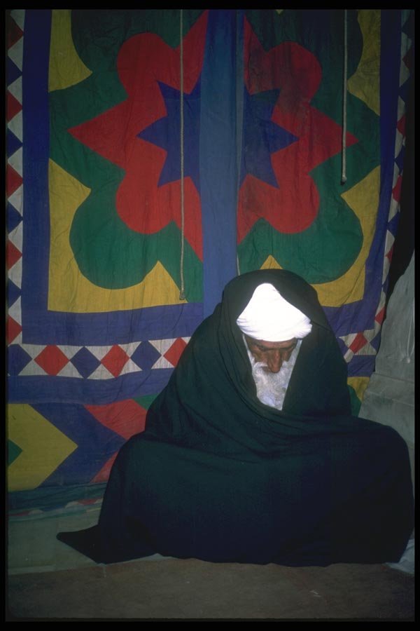 098072 Holy Man Contemplating At Mian Mir Shrine, Lahore, Pakistan A4 Photo Print