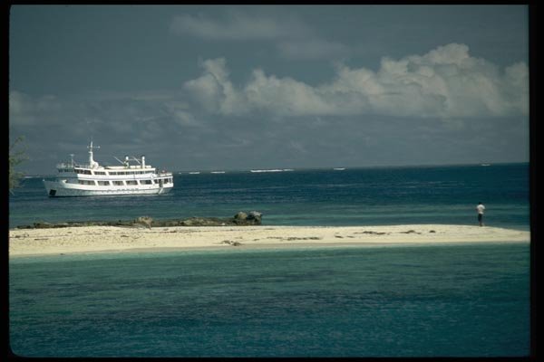 101090 Boat Drawaga Island, Yasawa Island Group A4 Photo Print