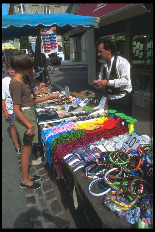 102041 Bayeux Street Market A4 Photo Print