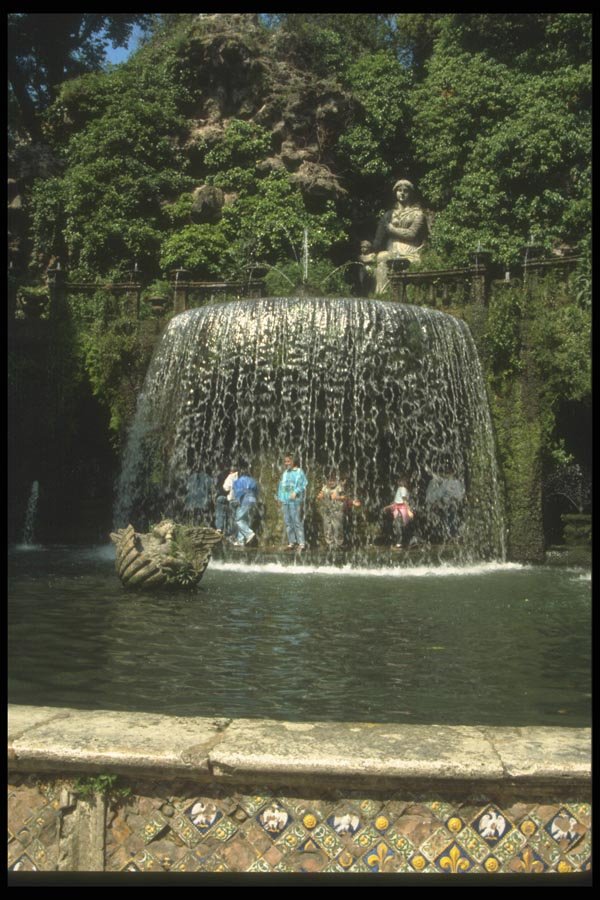 111015 Oval Fountain, Villa Deste, Rome A4 Photo Print