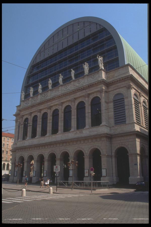 116024 The Lyon Opera House A4 Photo Print