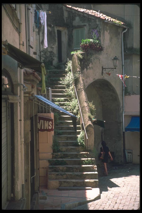 116075 Interior Courtyard In St. Tropez A4 Photo Print