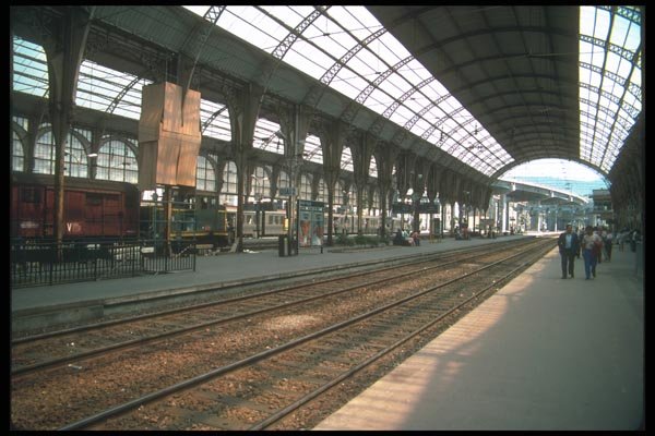 116087 Nice Station A4 Photo Print