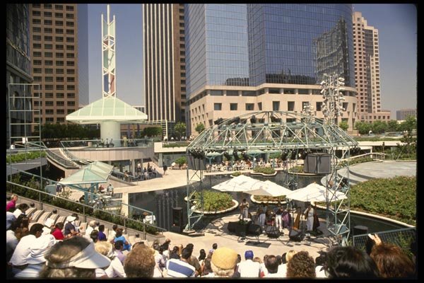 119099 Lunchtime Concert At Watercourt CA Plaza A4 Photo Print