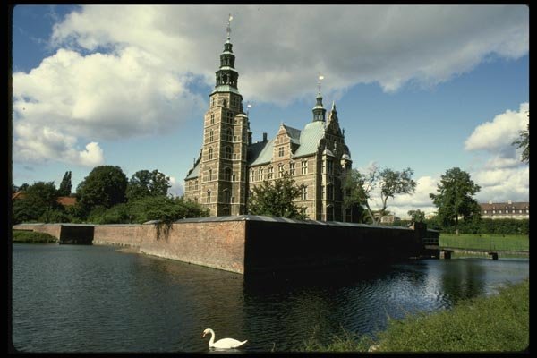 121010 Vertical View Of Rosenborg Palace And Moat, Copenhagen A4 Photo Print