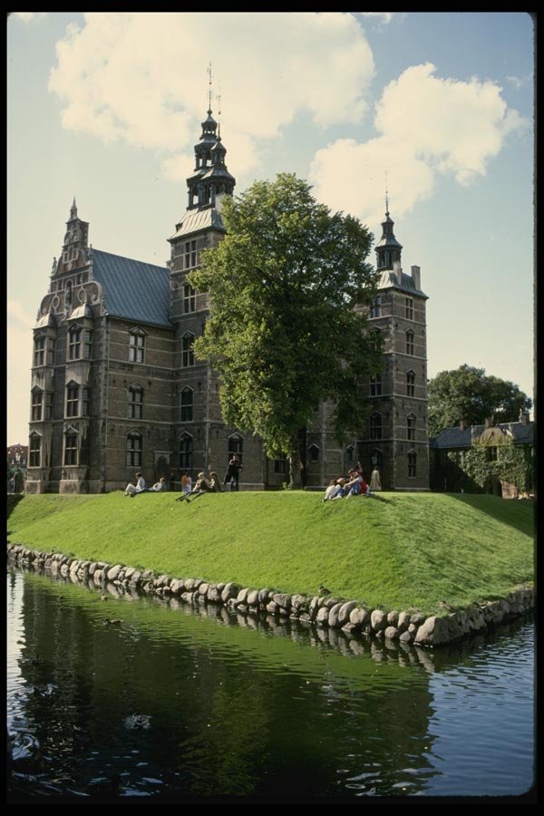 121014 Rosenborg Palace With Sloping Hill To Water A4 Photo Print