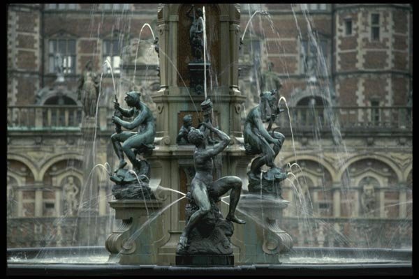 121075 Fountain At Frederiksborg Castle, Hillerod A4 Photo Print