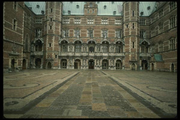 121078 Central Courtyard, Frederiksborg Castle A4 Photo Print