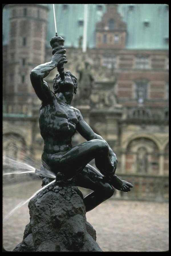 121082 Fountain, Frederiksborg Castle A4 Photo Print