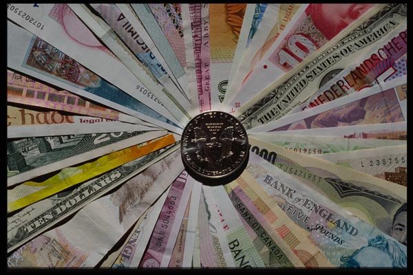 125024 World Bills A4 Photo Print
