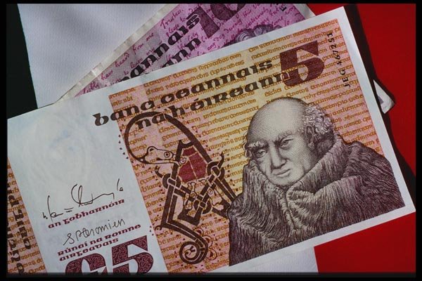 125041 Irish Bills A4 Photo Print