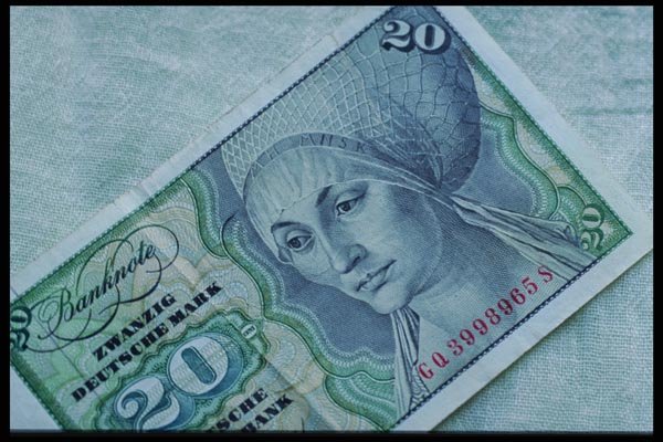 125062 Close Up, German Bill A4 Photo Print