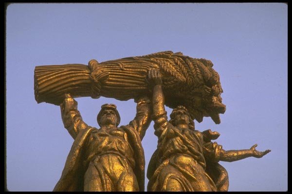 128007 Heroic Statuary, Exposition Of Economic Achievement, Moscow A4 Photo Print