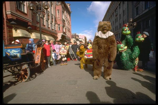 128017 Sidewalk Entertainment, Arbat Pedestrian Mall, Moscow A4 Photo Print