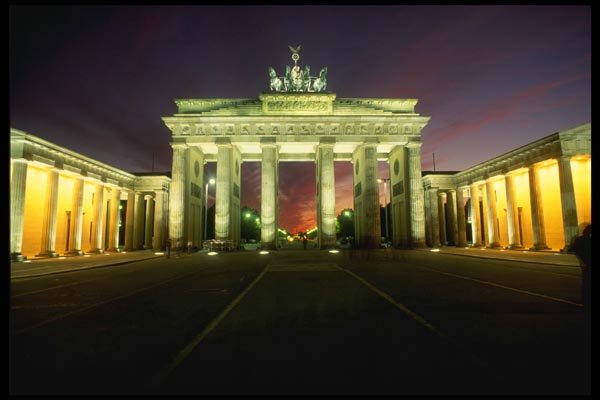 129006 The Brandenburg Gate At Night A4 Photo Print