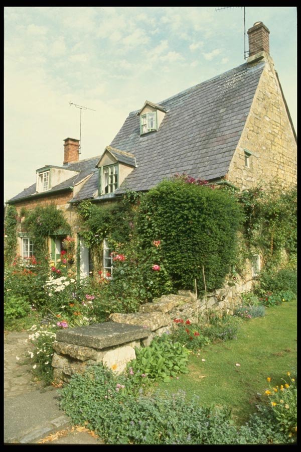131004 Cotswold Cottage Garden 1 A4 Photo Print