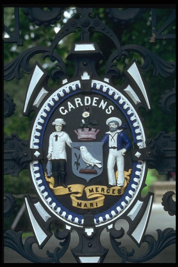 138092 Public Garden Coat Of Arms A4 Photo Print