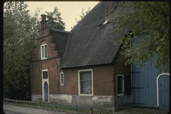 140031 Old Farmhouse A4 Photo Print
